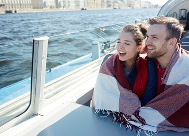 Paar im Flusskreuzfahrt | © Gettyimage.com/shironosov