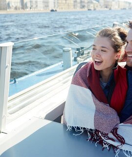 Paar im Flusskreuzfahrt | © Gettyimage.com/shironosov