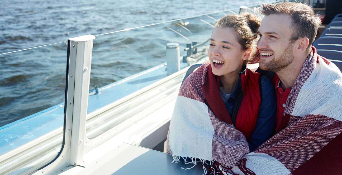Paar im Flusskreuzfahrt | © Gettyimage.com/shironosov