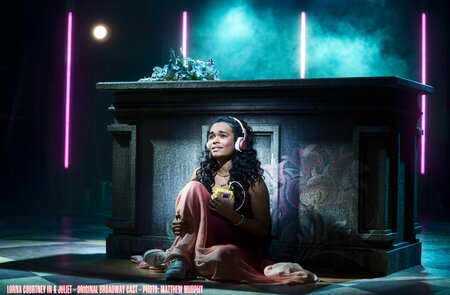 Lorna Courtney von dem Musical & Julia | © Stage Entertainment/Matthew Murphy