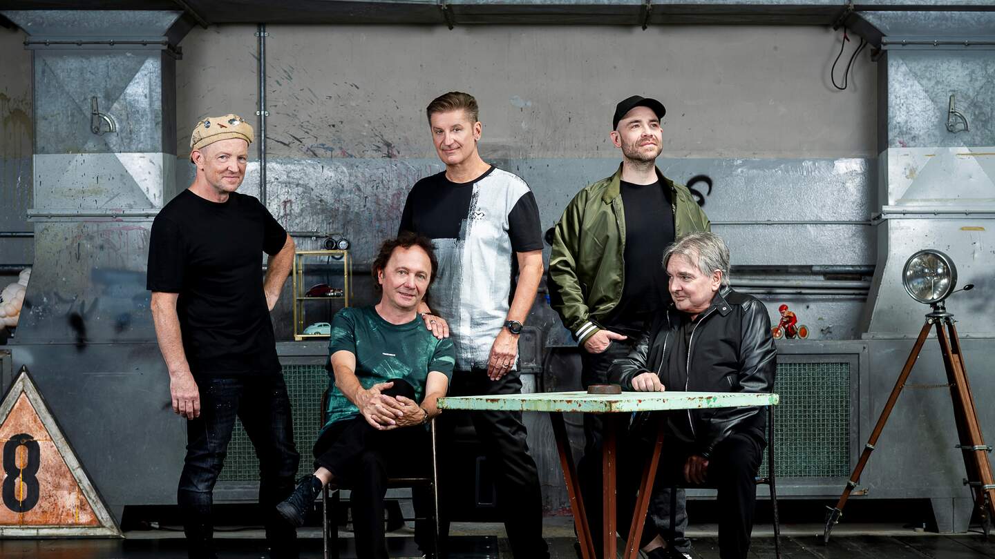 Band Pur des Musicals Abenteuerland posiert fuer ein Bandfoto | © carstenclick