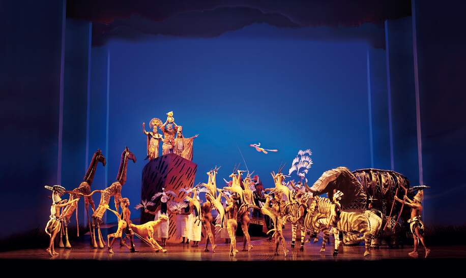 Szenenbild aus dem Musical Disneys Der König der Loewen bei dem Lied der ewige Kreis | © Stage Entertainment