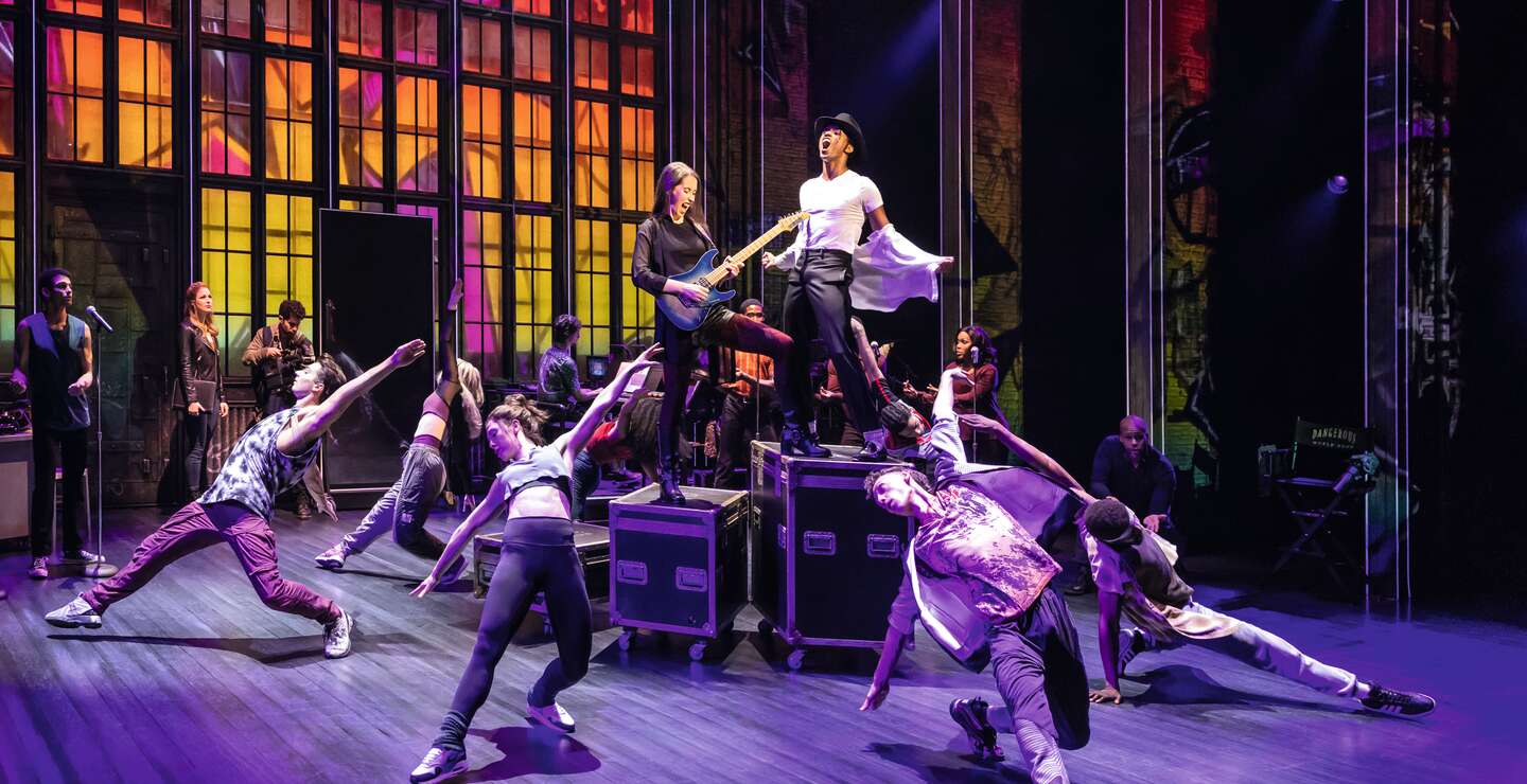 Michael Jackson Performance von Beat It im Musical - ikonische Moves und Look  | © Stage Entertainment/Matthew Murphy