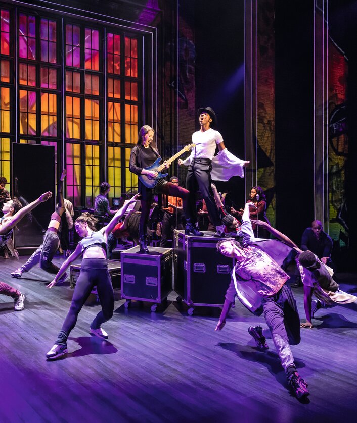 Michael Jackson Performance von Beat It im Musical - ikonische Moves und Look  | © Stage Entertainment/Matthew Murphy