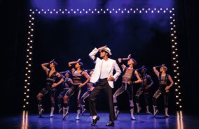 Bühnenmoment aus dem Michael Jackson Musical: Die packende Performance des Hits 'Criminal | © Stage Entertainment/Matthew Murphy