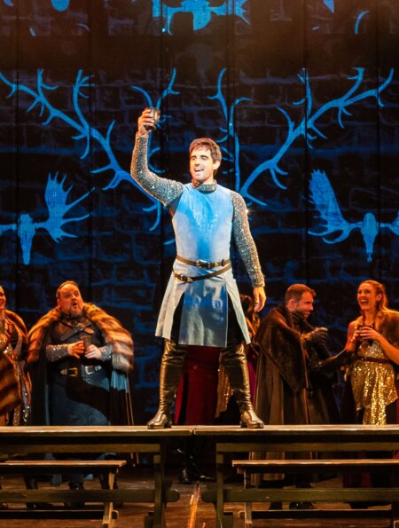 Robin Hood im Kampf gegen die Obrigkeit und King John - Szenenbild Robin Hood Musical | © spotlight musicals, Christian Tech