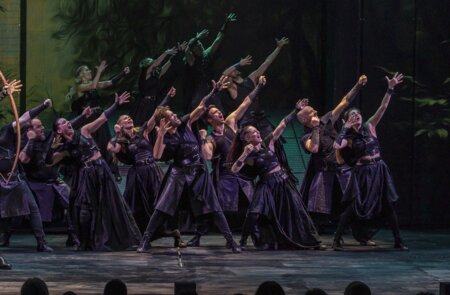 Robin Hood und die Outlaws im Kampf gegen die Ungerechtigkeit - Szenenbild Robin Hood Musical | © spotlight musicals, Christian Tech