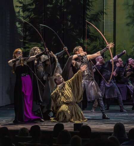 Robin Hood und die Outlaws im Kampf gegen die Ungerechtigkeit - Szenenbild Robin Hood Musical | © spotlight musicals, Christian Tech