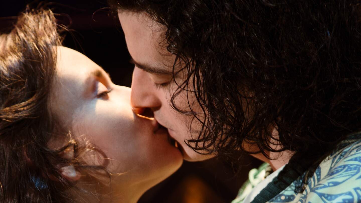 Paul Csitkovics als Romeo und Yasmina Hempel als Julia aus dem Musical Romeo & Julia – Liebe ist alles | © Stage Entertainment/Jordana Schramm