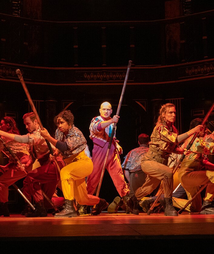 Szenenbild mit Taenzern aus dem Musical Romeo & Julia – Liebe ist alles | © Stage Entertainment/Jörn Hartmann