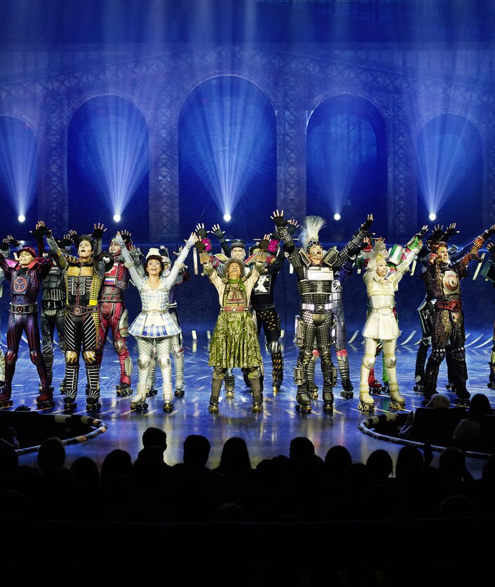 Szenenbild vom Finale mit allen Darstellern aus dem Musical Starlight Express | © Starlight Express/Detlef Overmann