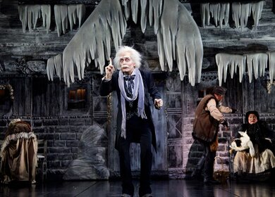 Szenenbild mit Professor aus dem Musical Tanz der Vampire  | © Stage Entertainment