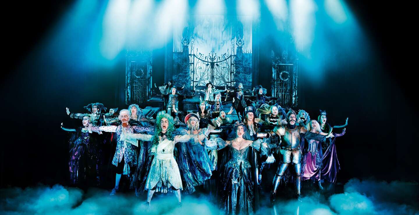 Szenenbild des Songs Ewigkeit aus dem Musical Tanz der Vampire  | © Stage Entertainment/Brinkhoff Moegenburg