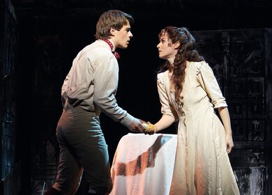 Szenenbild mit Alfred und Sarah aus dem Musical Tanz der Vampire  | © Stage Entertainment