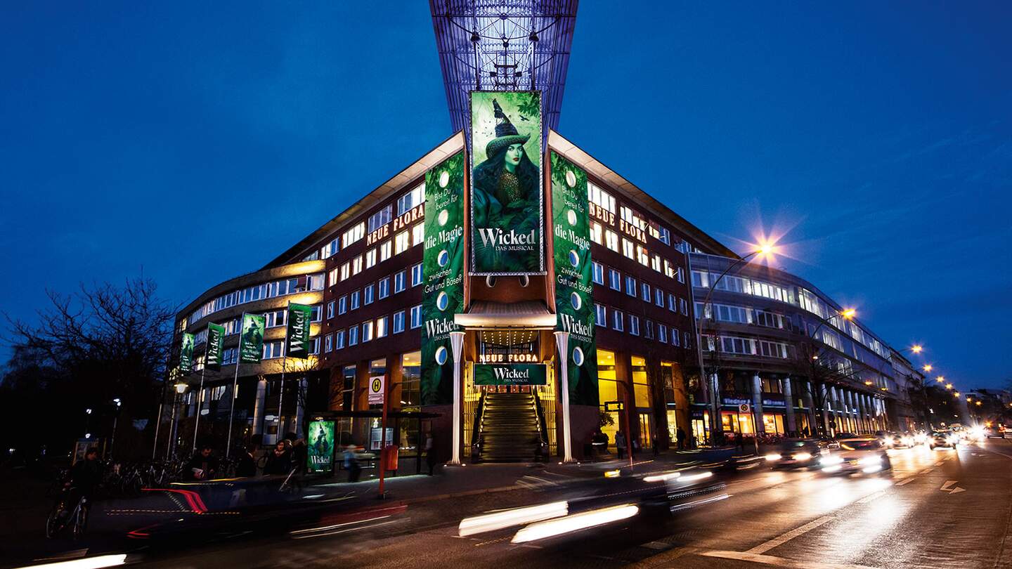 Stage Theater Neue Flora in Hamburg mit Wicked Logo | © Stage Entertainment
