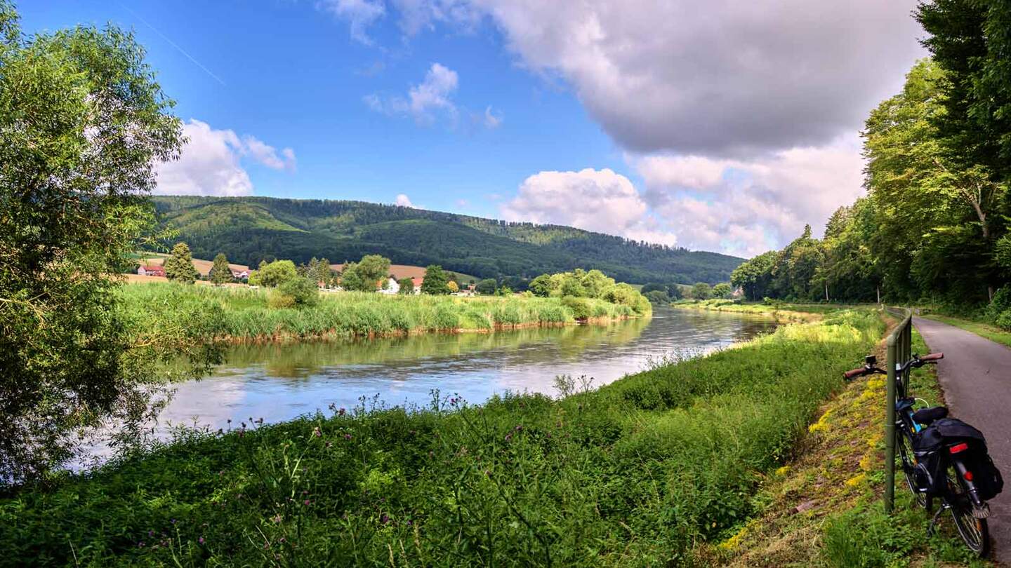 Panorama Fernradweg an der Weser | © Gettyimages.com/ geogif