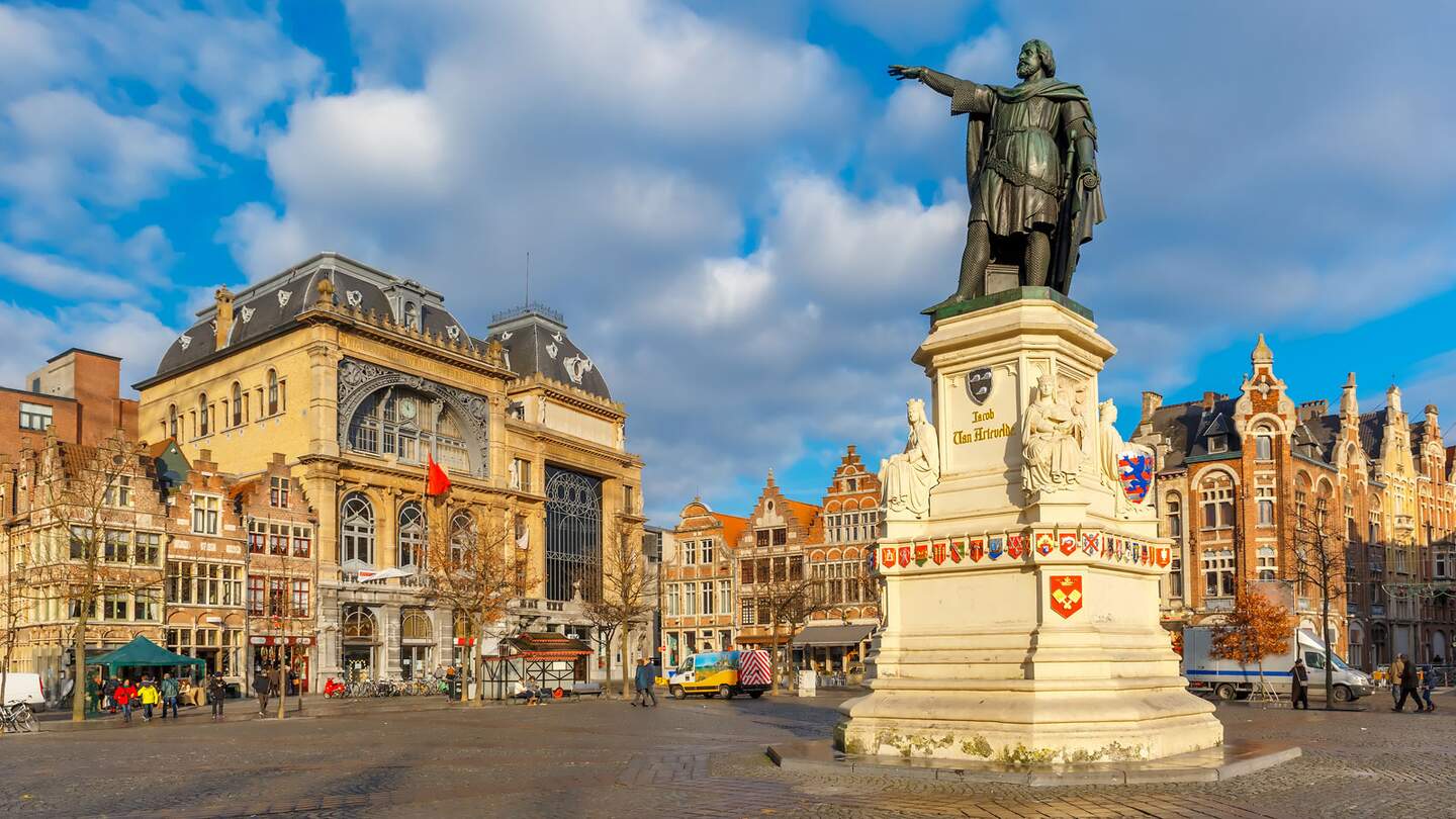 Jacob van Artevelde-Statue und Marktplatz  | © © KavalenkavaVolha/Fotolia.com