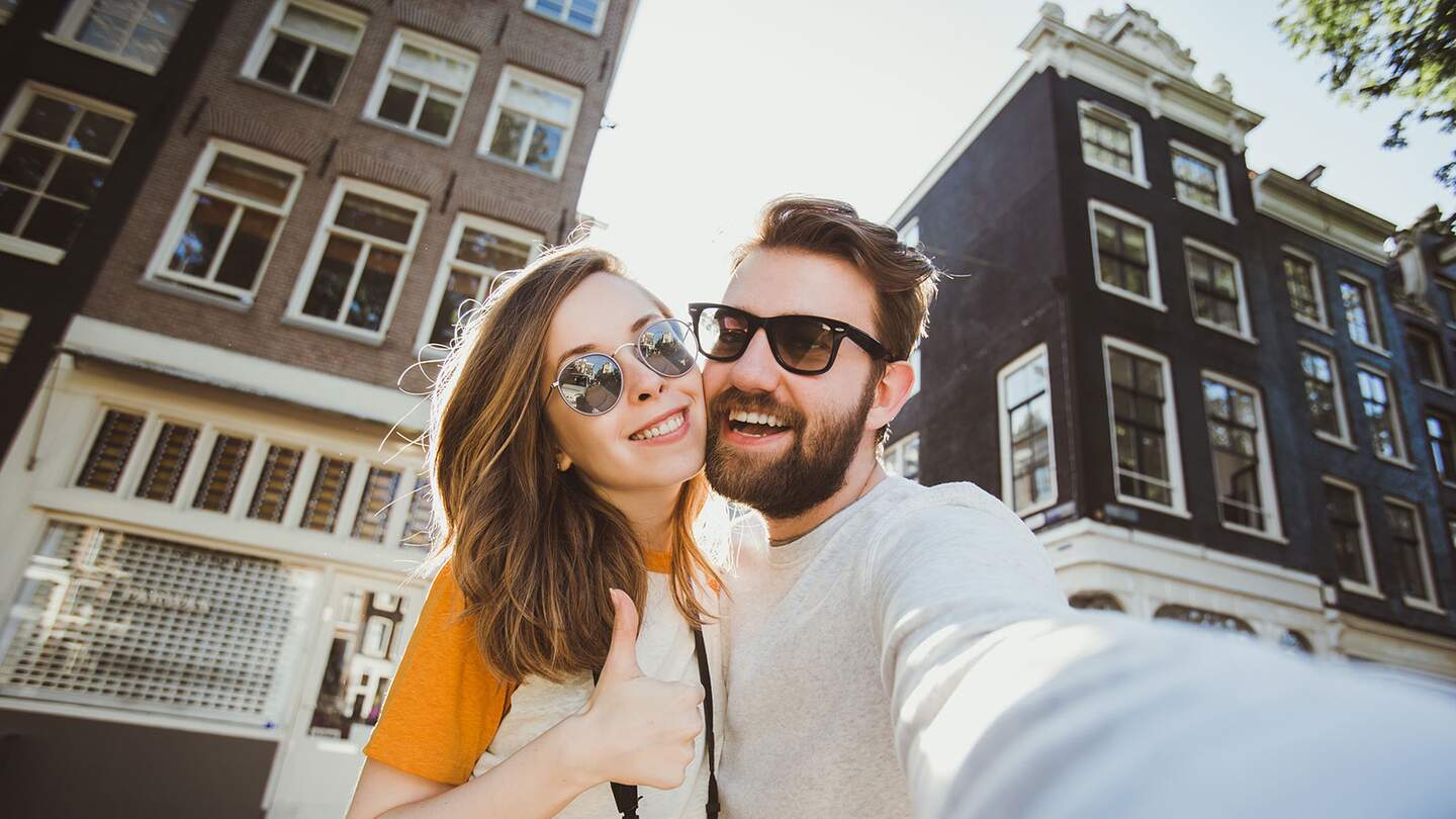 Paar macht Selfie | © ©  ilovemayorova / stock.adobe.com 