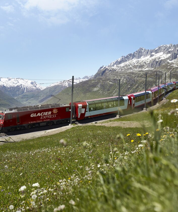 CH_RCH_X04_Glacier_Express_im_Sommer_1711550754.jpg | © Stafan Schlumpf