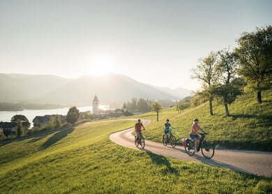 Radfahrer am Wolfgangsee | © Oberoesterreich Tourismus Moritz Ablinger Radfahrer am Wolfgangsee | © Oberoesterreich Tourismus Moritz Ablinger