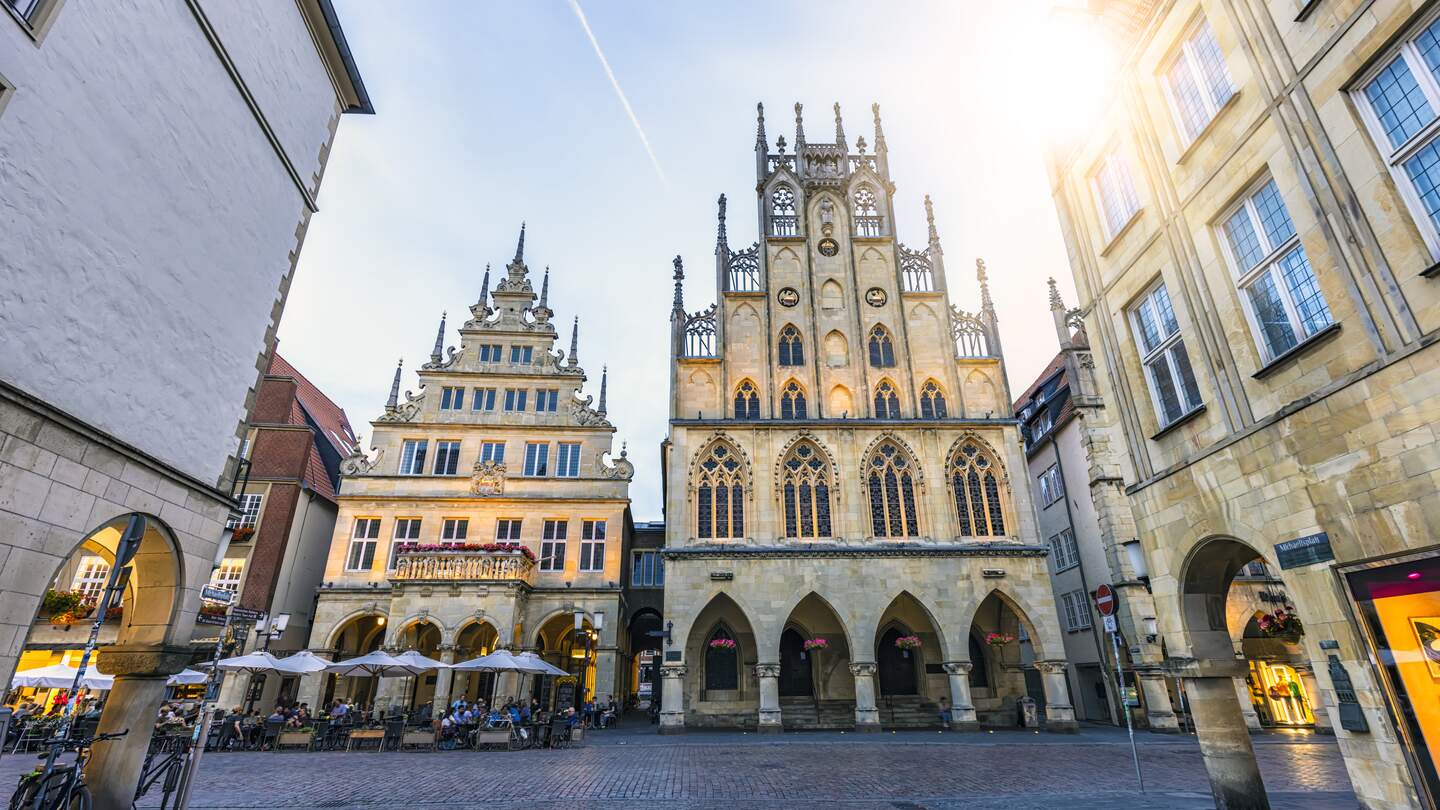 Blick auf den Prinzipalmarkt und das Rathaus von Münster | © Gettyimages.com/querbeet