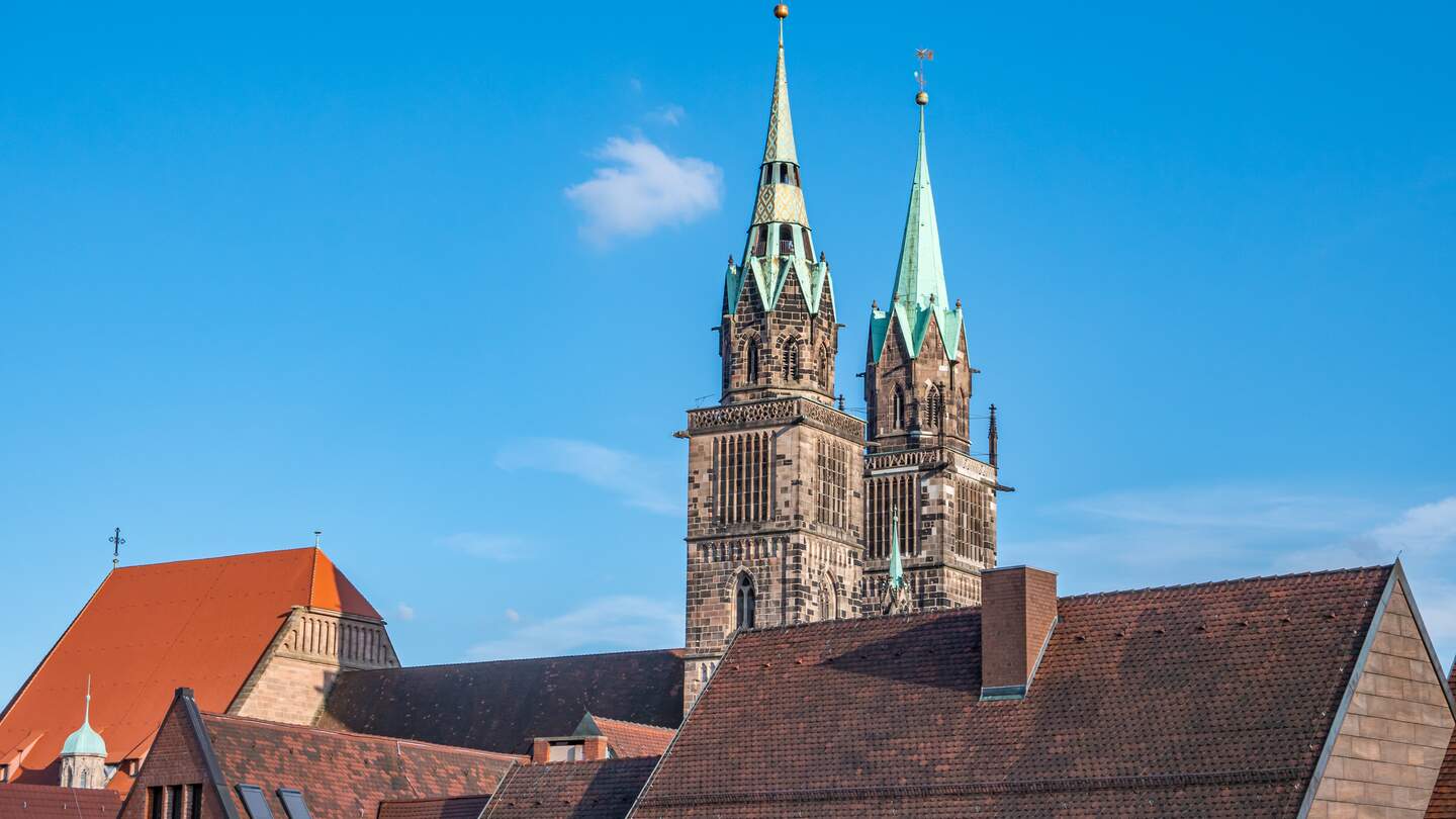 Türme der St.Lornez-Kirche in Nürnberg | © Gettyimages.com/Animaflora