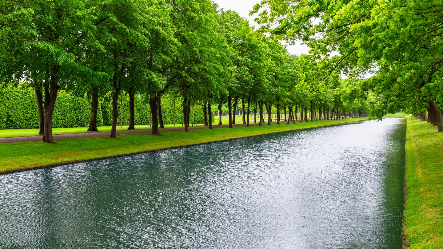 Kanal in einem Stadtpark in Schwerin | © © Gettyimages.com/scanrail
