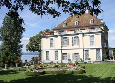 Schloss Arenenberg am Bodensee | © Pixabay.com/violetta Ein geplegtes Haus mit schoenen Gaerten | © Pixabay.com/violetta