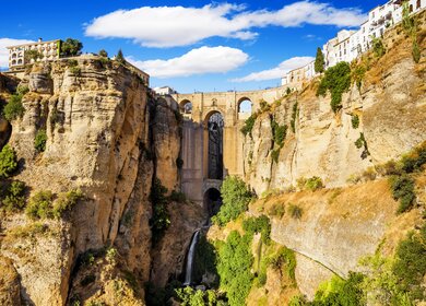 Altstadt von der Ronda, Málaga, Spanien | ©  Gettyimages.com/MarquesPhotography Panoramablick auf die Alstadt von Ronda, eines der weißen Dörfer in der Provinz von Malaga während einer Reise mit dem El Tren al Andalus.  | ©  Gettyimages.com/MarquesPhotography