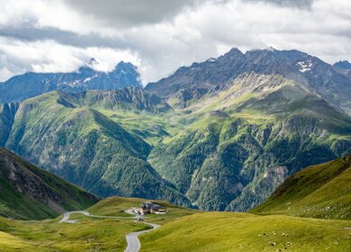 Grossglockner Hochalpenstrasse in Kaernten | © Gettyimages.com/wirestock Schoene Aufnahme der Grossglockner Hochalpenstrasse in Kaernten | © Gettyimages.com/wirestock
