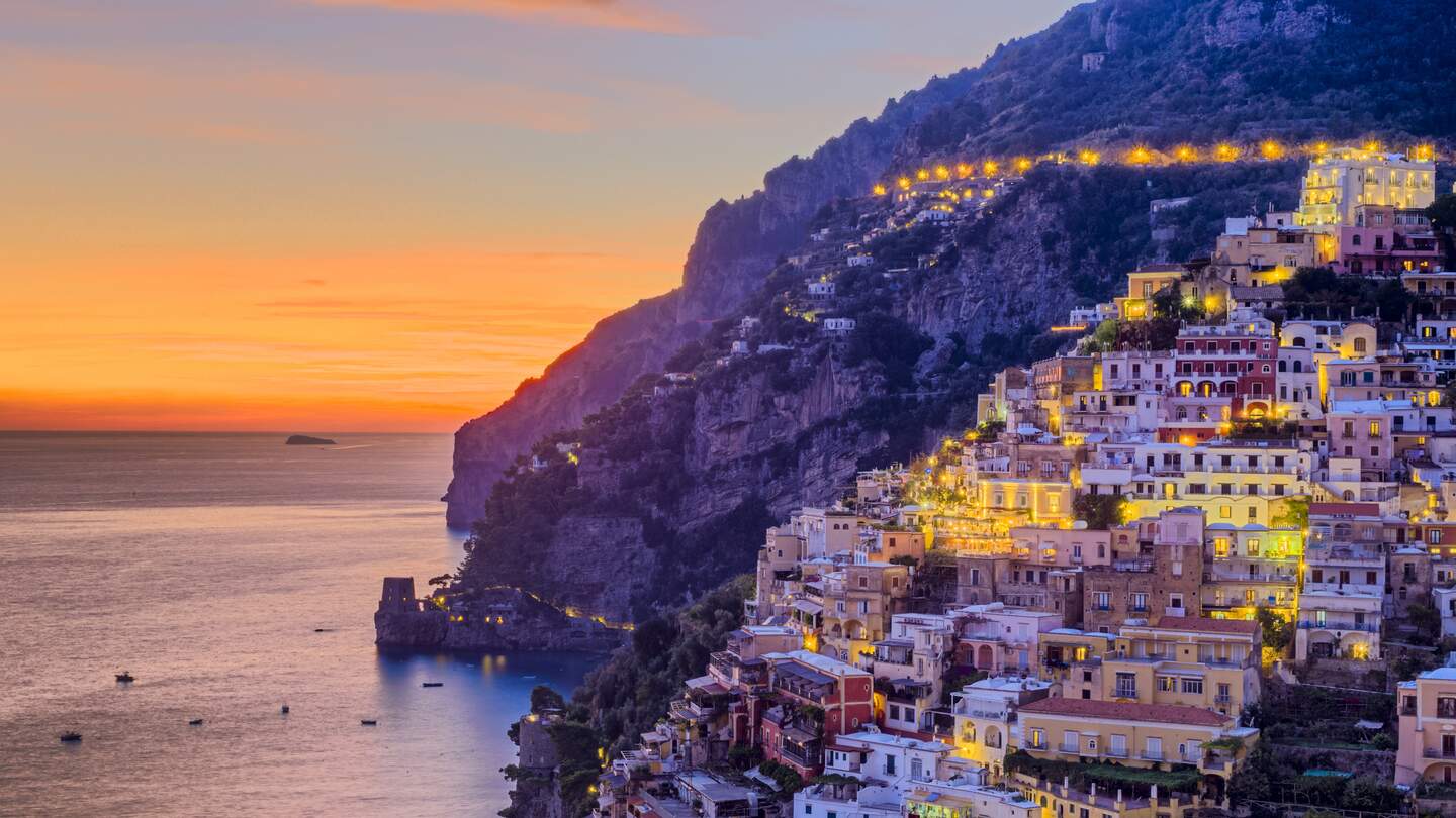 Stadt Positano an der Amalfiküste, Italien | © Gettyimages.com/donwhite