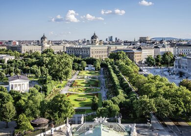 Volksgarten, Museen, Parlament | © WienTourismus/Christian Stemper Volksgarten, Museen, Parlament im Sommer mit wolkenlosem Himmel | © WienTourismus/Christian Stemper