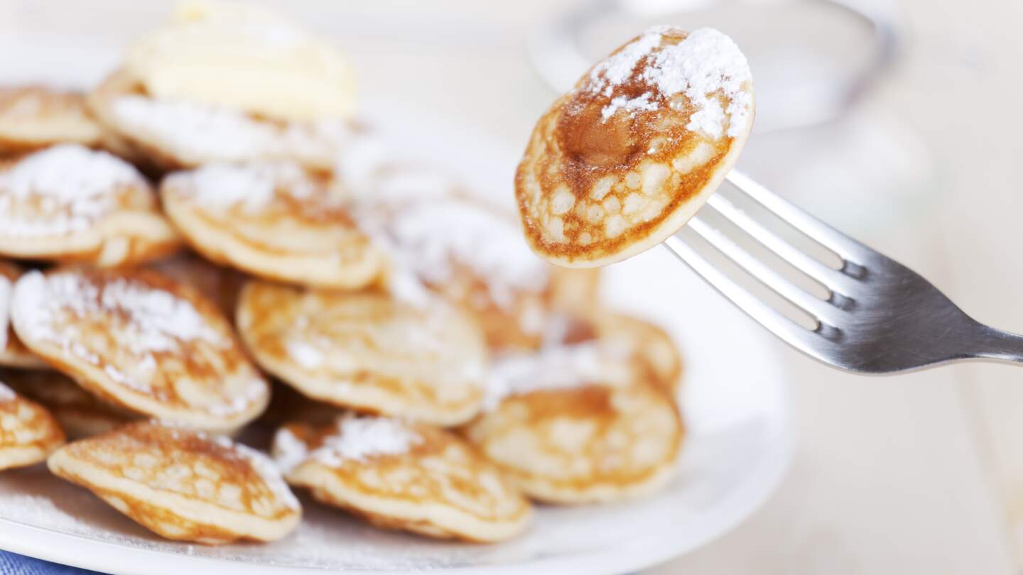 Poffertjes, niederländische kleine Pfannkuchen | © GettyImages.com/sara_winter Poffertjes, niederländische kleine Pfannkuchen | © GettyImages.com/sara_winter