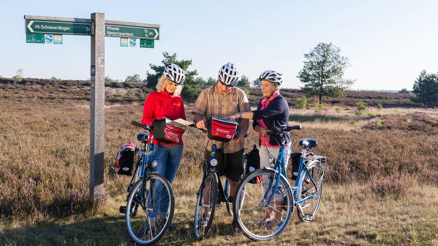 Radfahrer in der Heide | © © Uwe Klemme